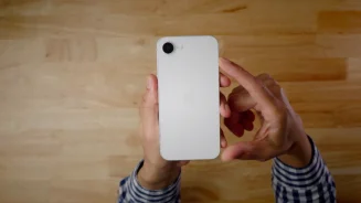 iPhone-16e-white-rear